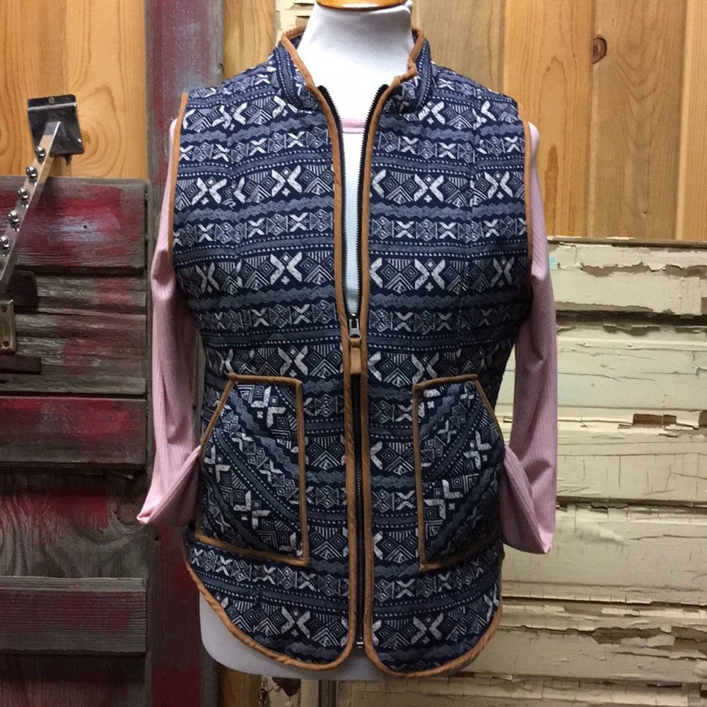 🏷SOLD- Cozy Patterned Vest